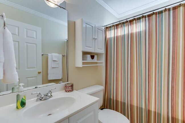 Building Photo - The perfect 3 bed, 2 bath home located in ...