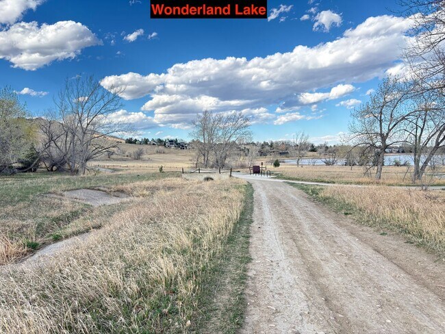 Building Photo - Stunning 4 bed 3.5 Bath Home in Wonderland Hills Walking Distance to Wonderland Lake. Rent Furnis...