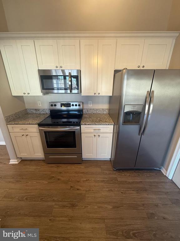 Building Photo - 8204 Blue Heron Dr