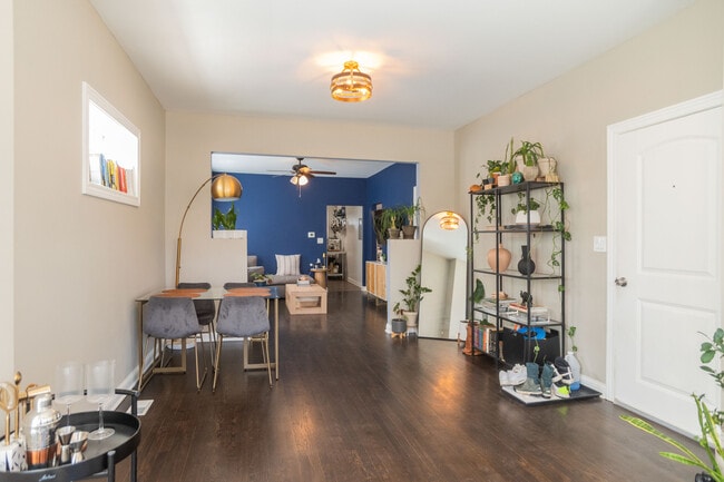 Building Photo - 2906 N Harding Ave