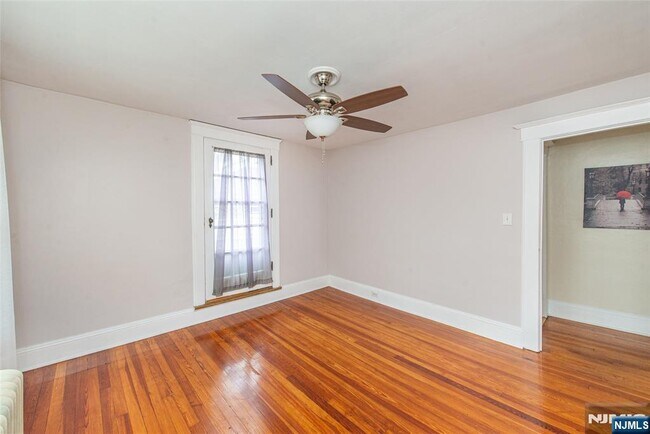 Building Photo - 156 Cedar Ave