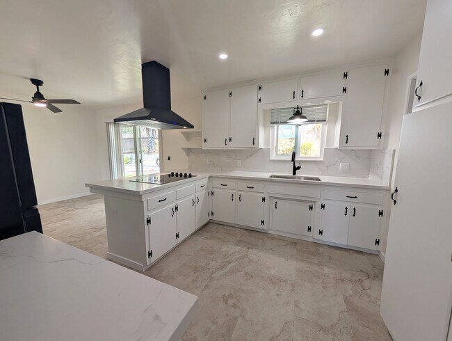 Building Photo - Single Story 3 Bedroom Home in Vista!