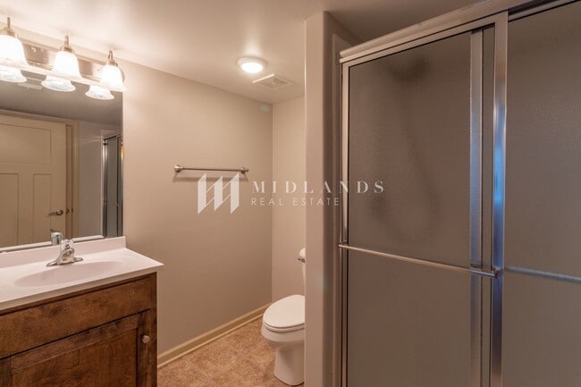 Building Photo - Beautiful Duplex
