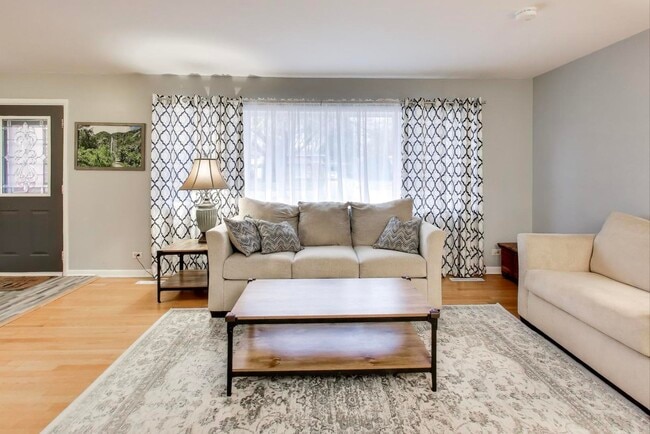 Building Photo - 6 S Waterman Ave