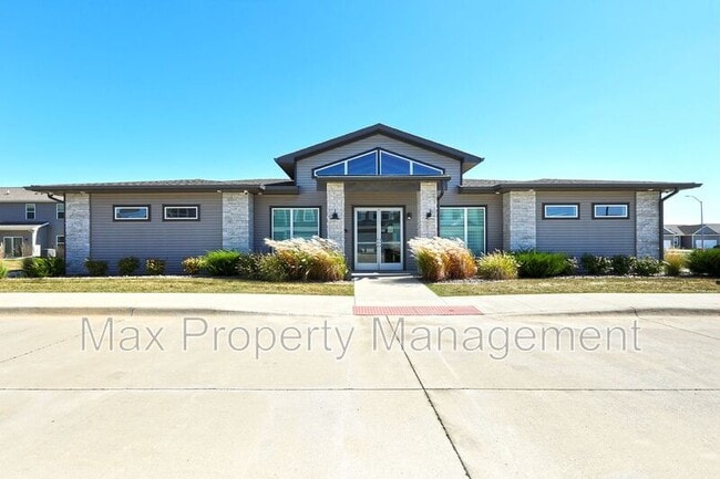 Building Photo - 2706 NW 30th Ln