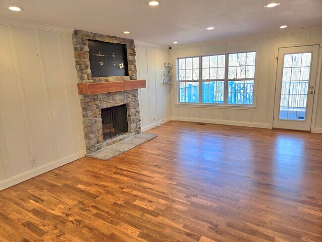 Building Photo - 12469 Daisywood Dr