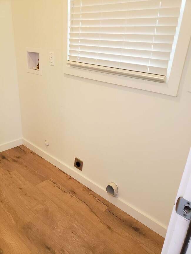 Building Photo - Beautiful Duplex Home near UC Davis Medical Center