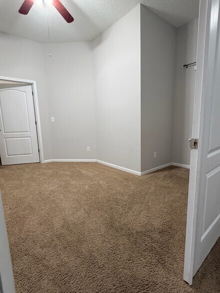 Study/Bedroom - 200 Larkin Place
