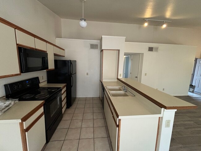 Building Photo - 1714 W Park Wood Ln