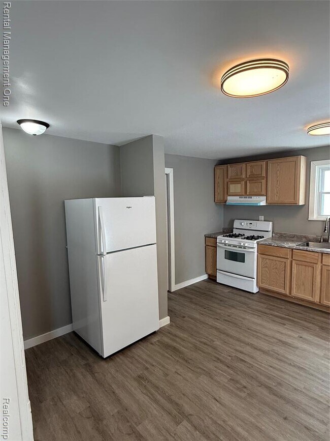 Building Photo - 276 E Chicago Blvd