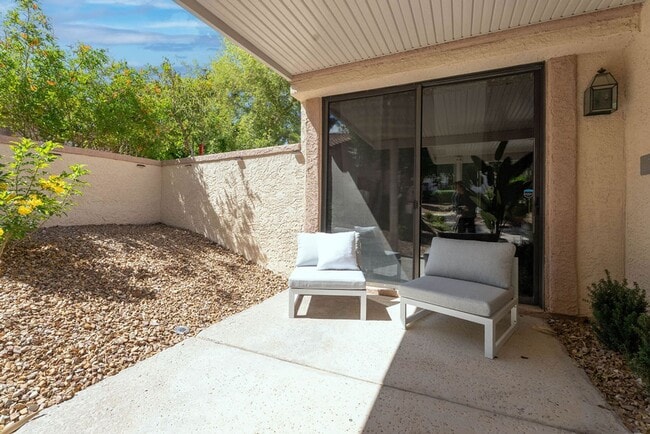 Building Photo - 3238 Brookfield Dr