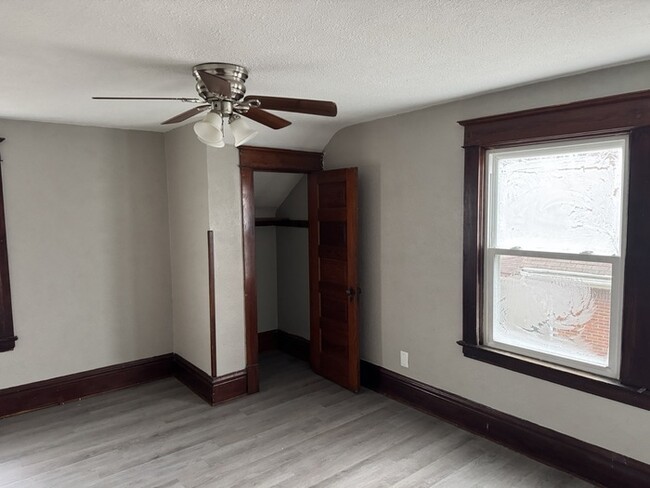 Building Photo - Move-In Ready Gem: Spacious 3-Bedroom, 1-B...