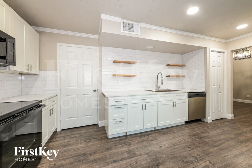 Building Photo - 2023 Godiva St