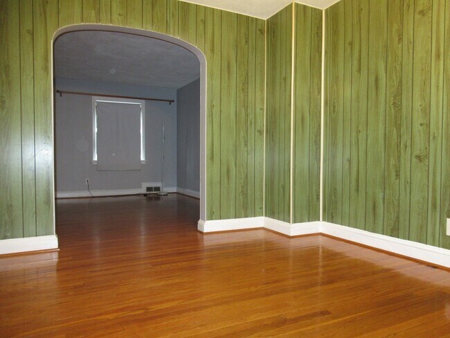 Building Photo - Charming 3 Bedroom/1 Bathroom Townhome with Finished Basement in New Northwood, MD!