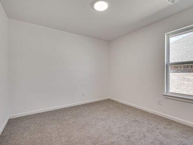 Building Photo - Brand New Home in Noble!