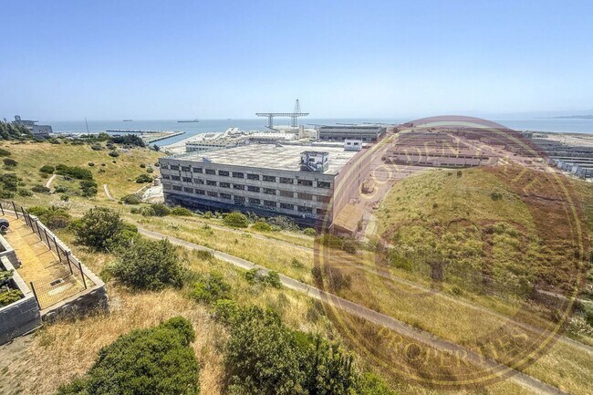 Building Photo - SF Shipyard - 3 BR, 2.5 BA Townhouse 1,634...