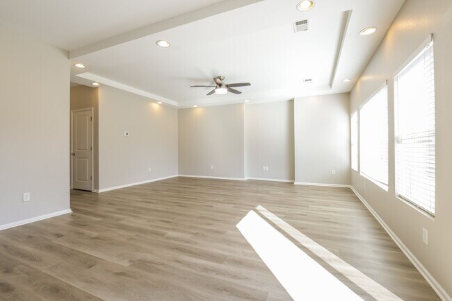 Building Photo - 10558 Worchester St