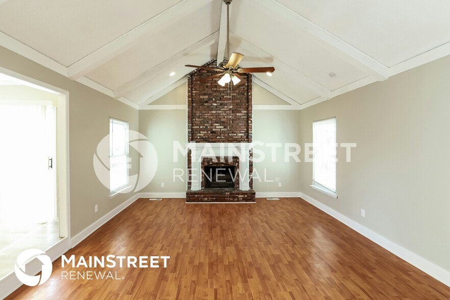 Building Photo - 821 E Northview St