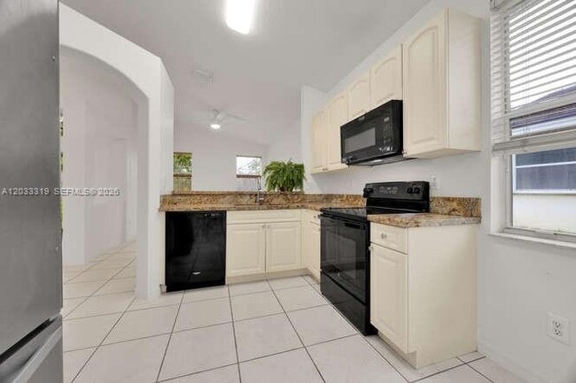 Building Photo - 18322 SW 94th Ct
