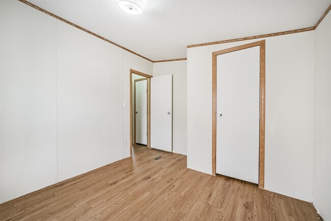 Building Photo - 33205 Wedgewood Dr