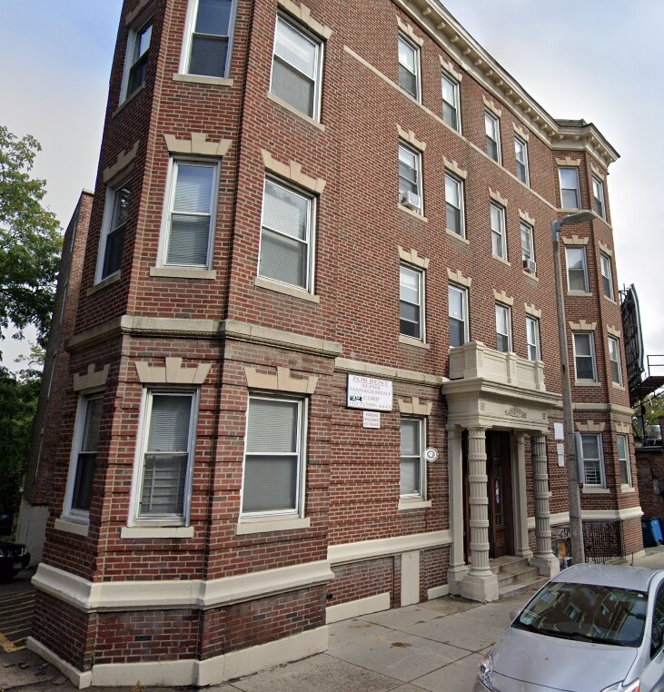Building Photo - 126 Warren St