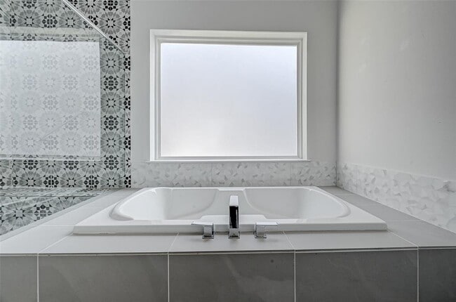 Building Photo - 8930 Spring Knoll Forest Dr