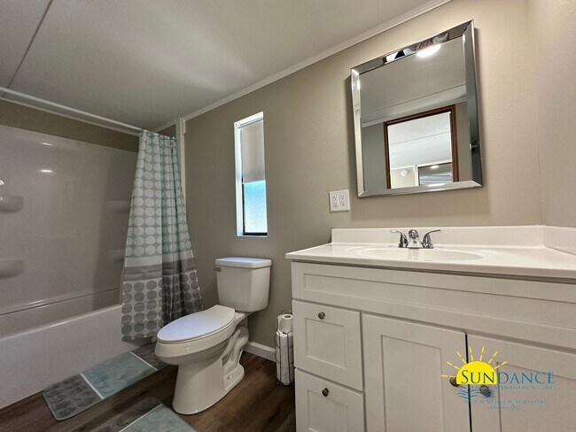 Building Photo - Centrally located 2 Bedroom Cottage in Fort Walton Beach!