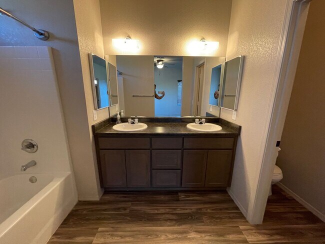 Building Photo - Eldorado Condo for RENT!