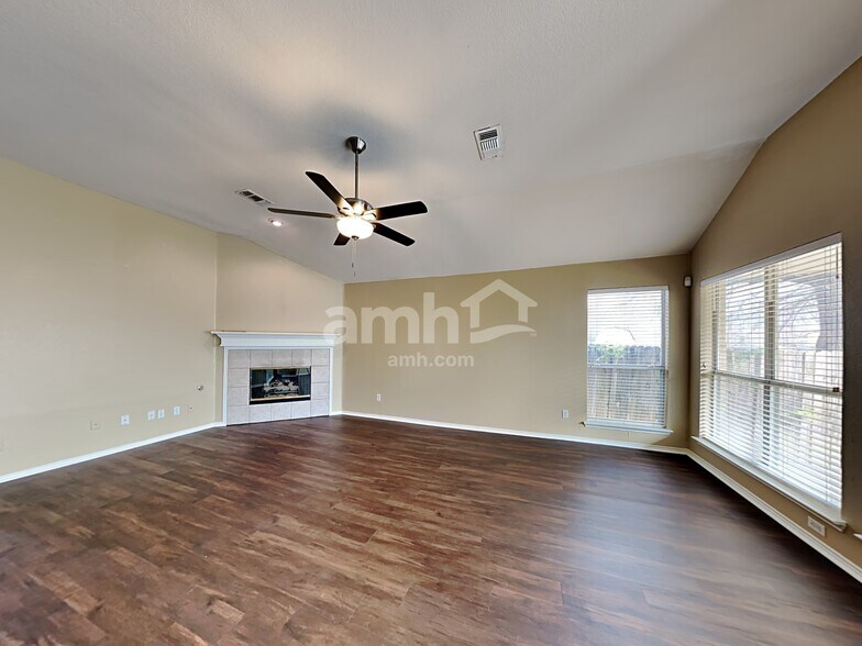 Building Photo - 1606 Windcastle Dr