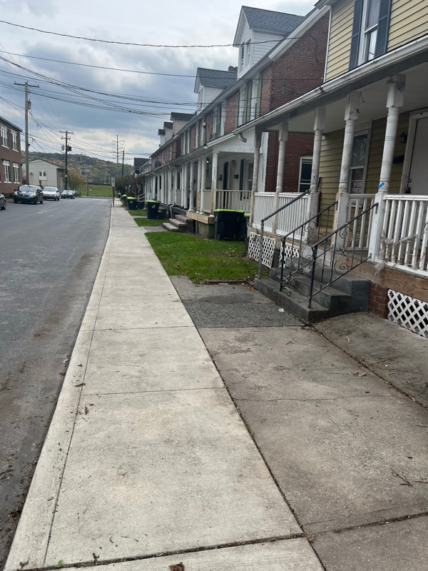 Primary Photo - 125 N 1st St