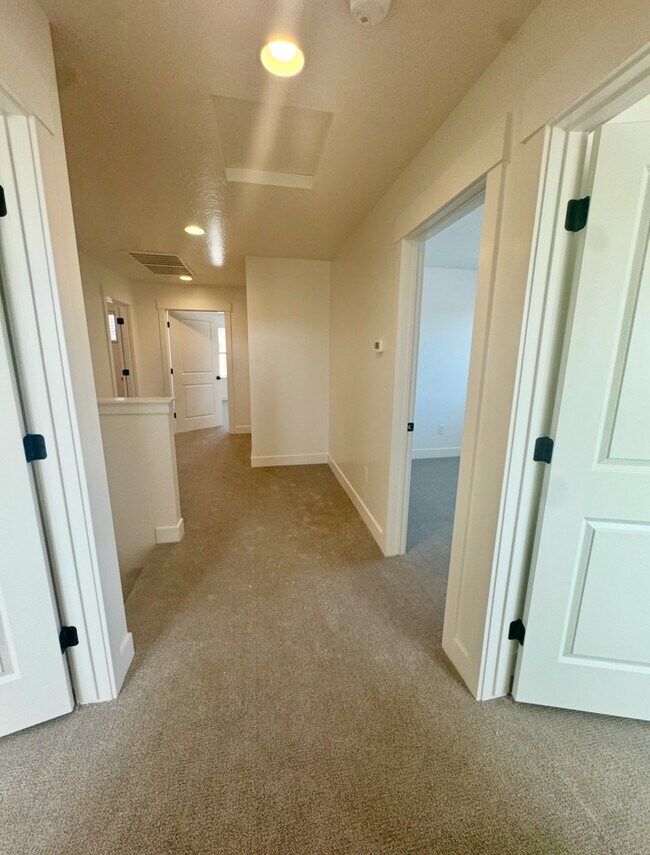Building Photo - 5722 S Weehawken Ln
