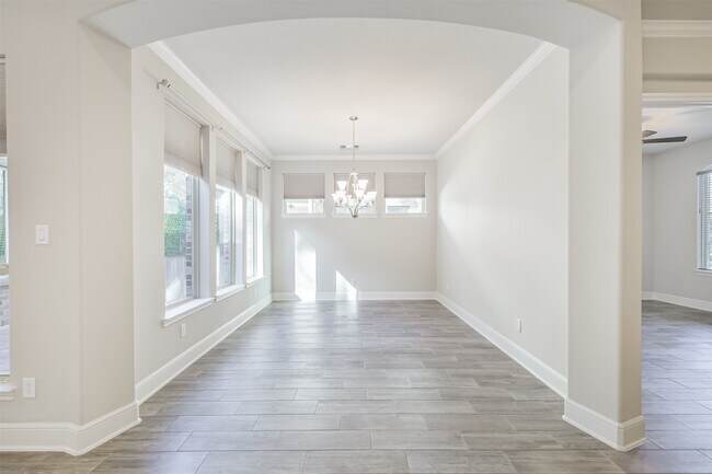 Building Photo - 210 Liatris Ct