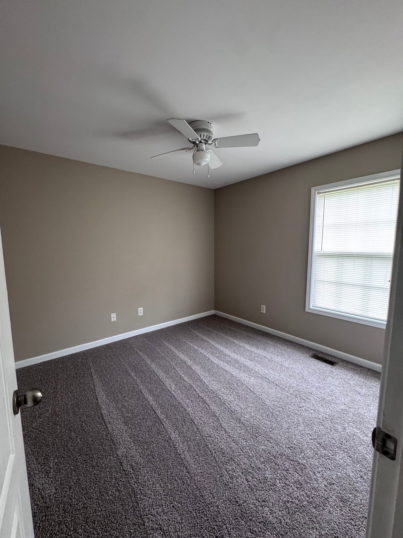 Building Photo - 3570 Castlebrooke Ln
