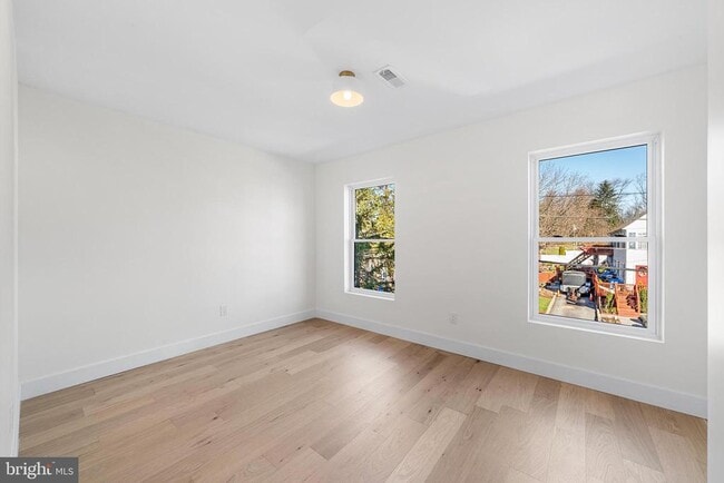 Building Photo - 703 Preston Ave