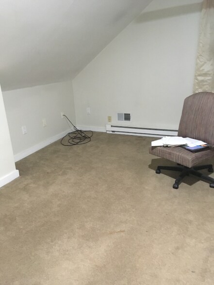 Building Photo - 48 Woodbury Ave