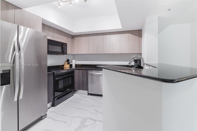 Building Photo - 16699 Collins Ave
