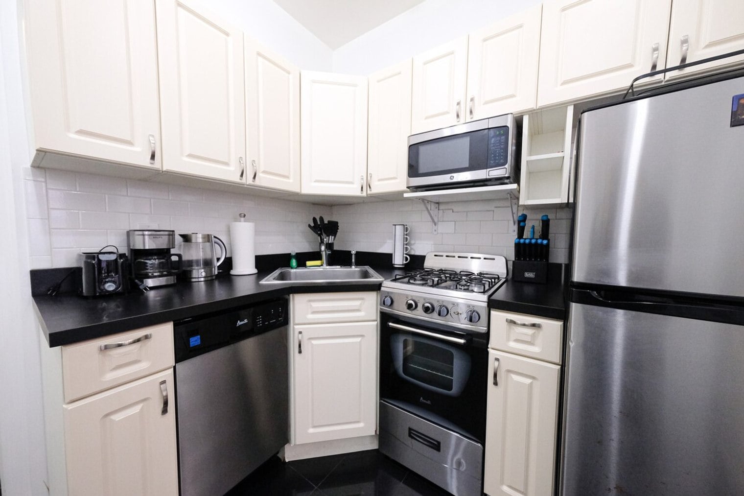 Building Photo - 310 E 103rd St