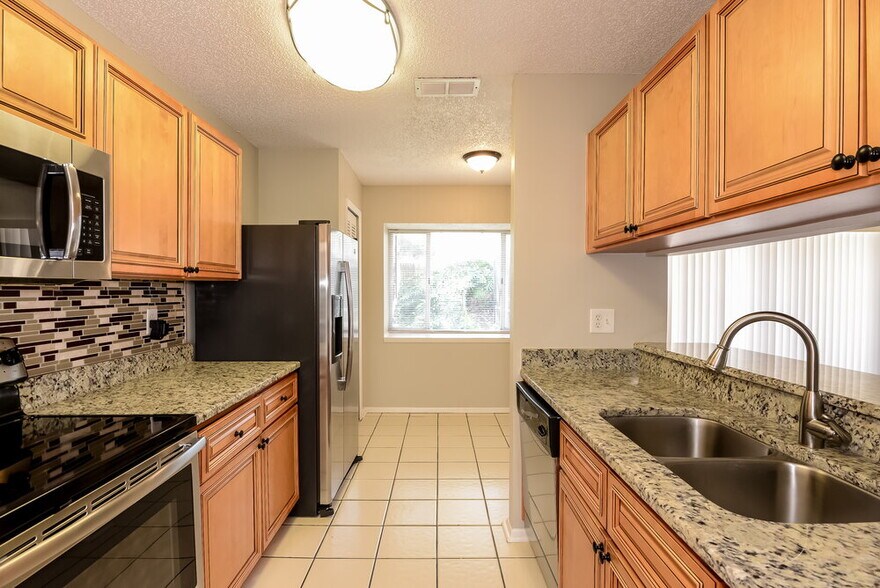 Building Photo - 1428 High Knoll Dr