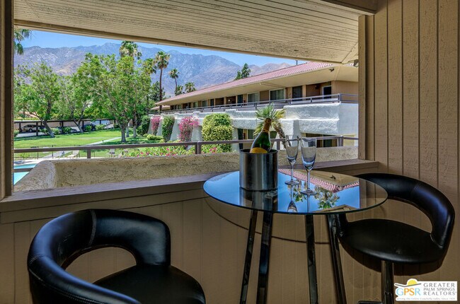 Building Photo - 420 N Villa Ct