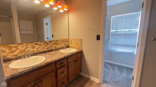 Building Photo - 5363 Fishlake Dr