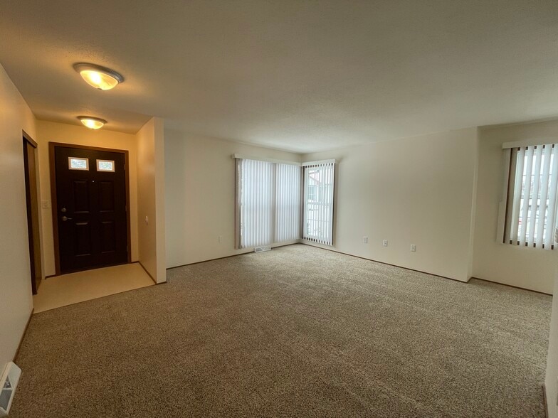 Living Room/Foyer - 2725 Burgundy Dr