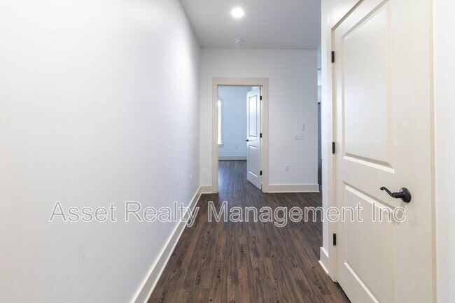 Building Photo - 1110 Franck St
