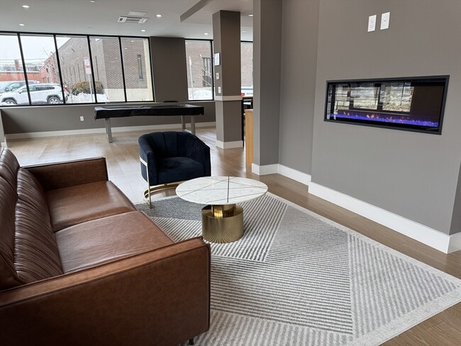 Building Photo - 100 Lincoln St