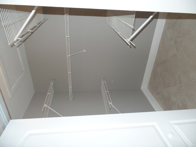 Building Photo - 2810 N Oakland Forest Dr