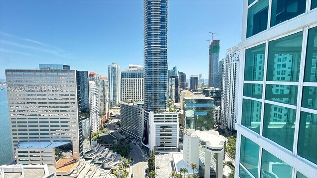Building Photo - 950 Brickell Bay Dr