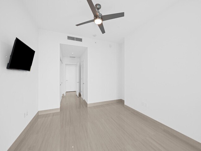 Building Photo - 701 N Fort Lauderdale Beach Blvd