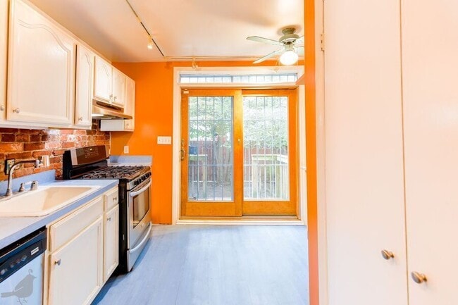 Building Photo - 337 14th St NE