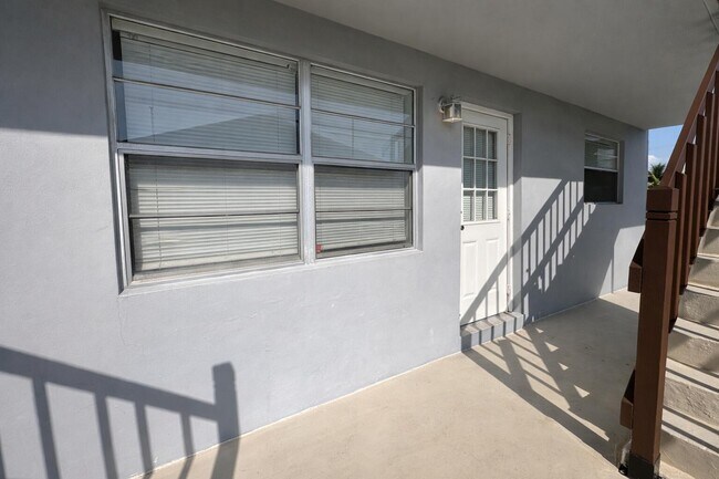 Building Photo - 4130 SW 20th St