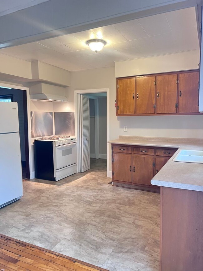 Building Photo - Unique 3 bedroom, 2 bathroom home for rent...
