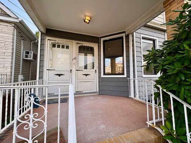 Building Photo - 136 W 25th St